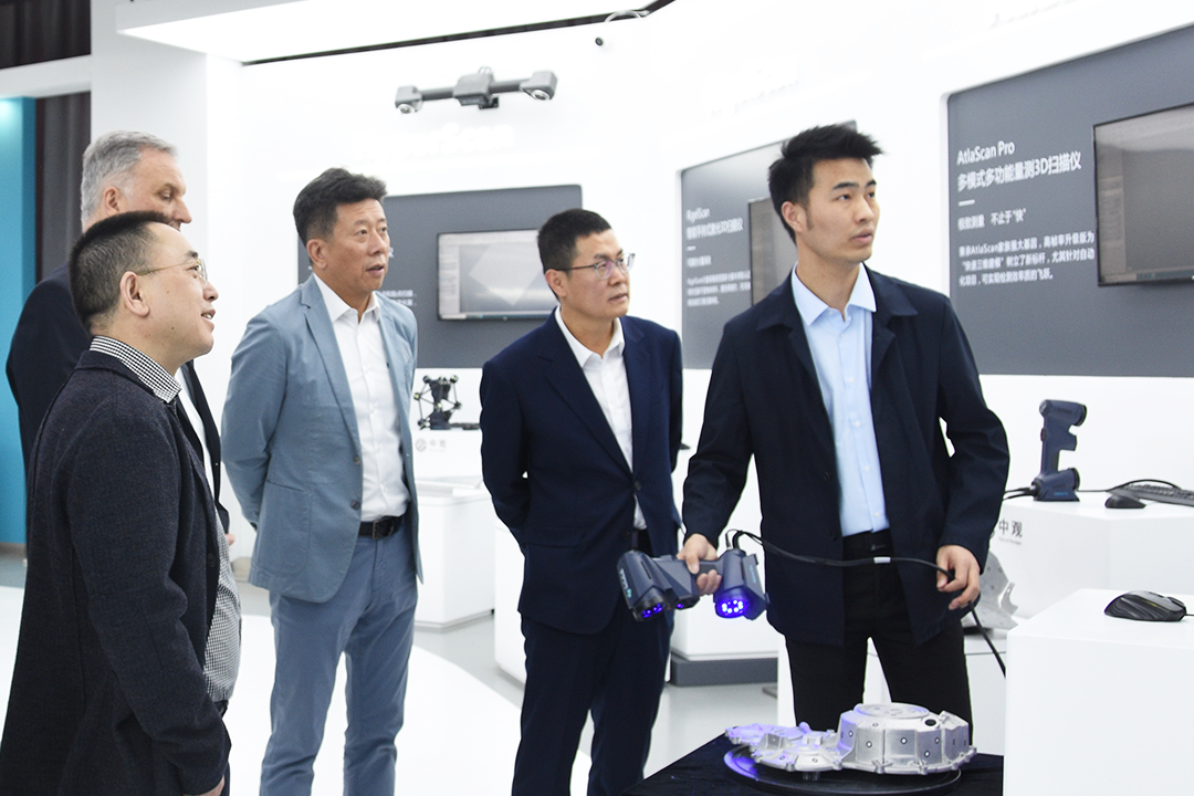 2023年中觀將以更高的標準推進高質(zhì)量發(fā)展，和集團一起團結(jié)協(xié)作，共同打造“ONE HEXAGON”生態(tài)圈