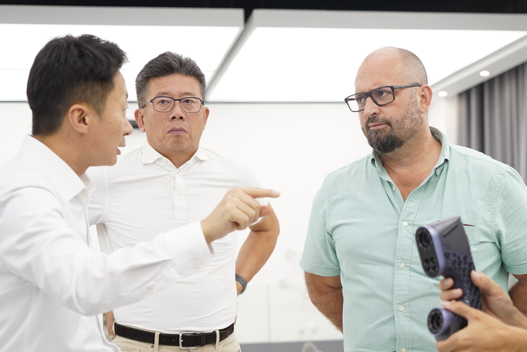 ONE HEXAGON _ 海克斯康新任CEO首訪中觀